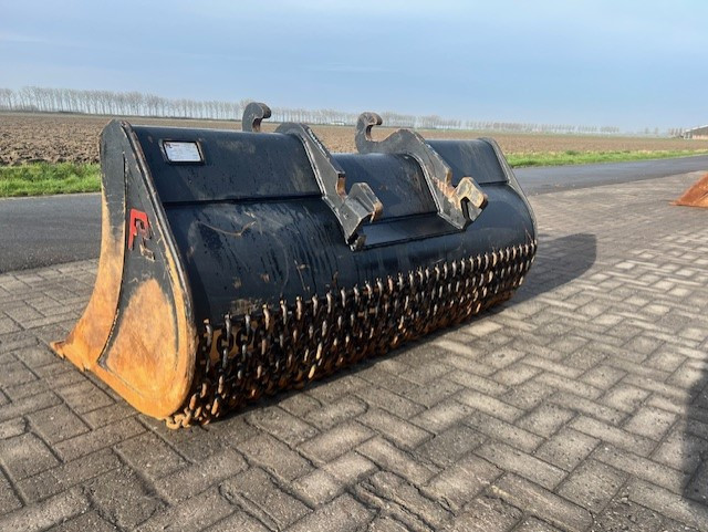 1798 Kettingbak 180cm CW30 1