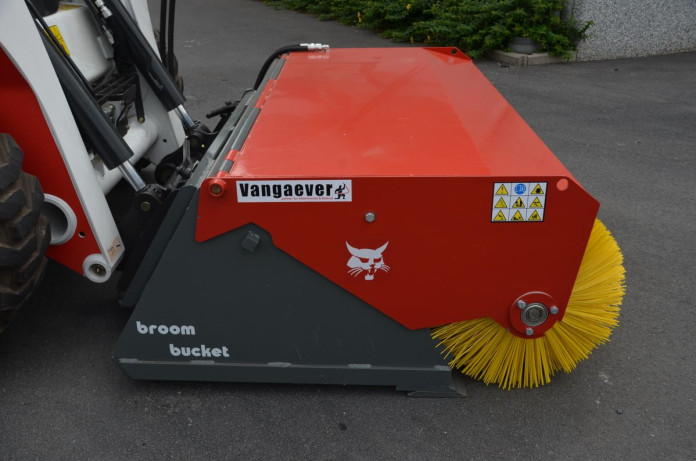 3702 - Veegborstel met opvangbak bobcat of wiellader 2,5 ton 1
