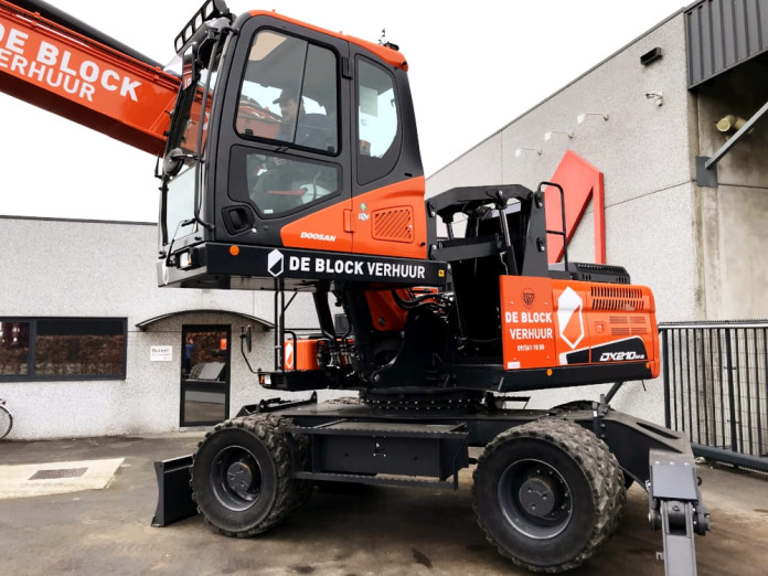 Doosan DX210W-5 met verhoogde cabine 2