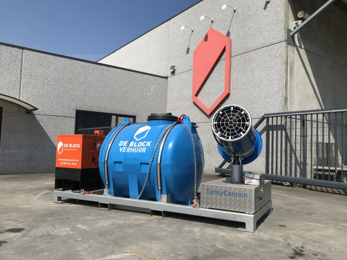 Vernevelaar op frame met watertank en stroomgroep 1