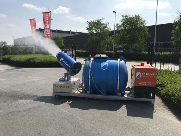 Vernevelaar op frame met watertank en stroomgroep 2