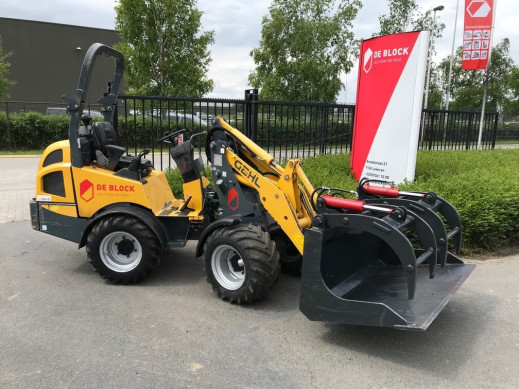 Wiellader 2.5t met klauwenbak 4