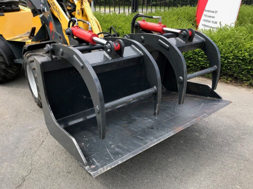 Wiellader 2.5t met klauwenbak 5