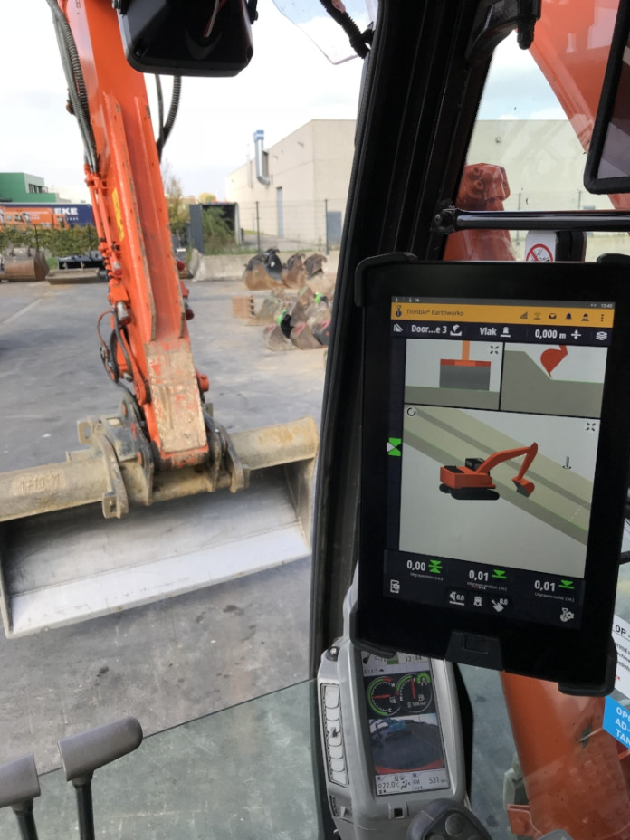 ZX135-6 + TRIMBLE EARTHWORKS