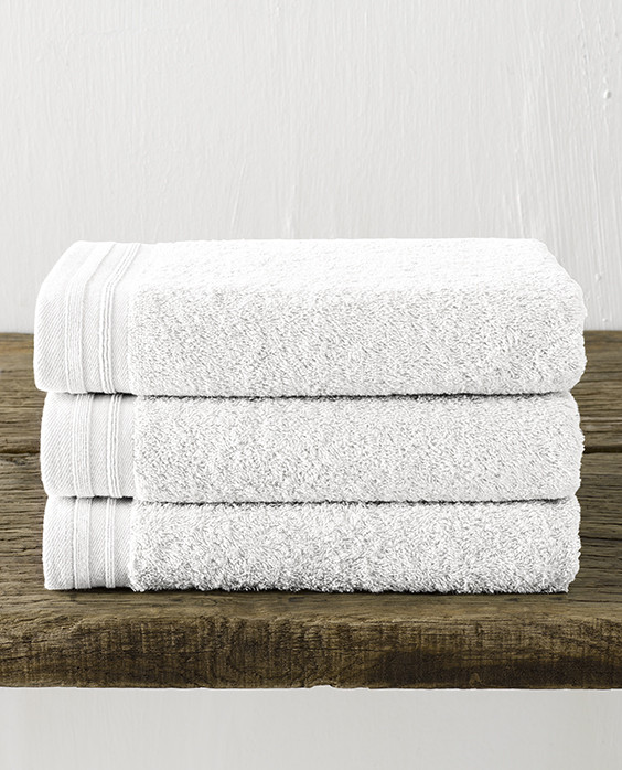 Imagine_50x100_White_bath_towel_retail_Lifestyle