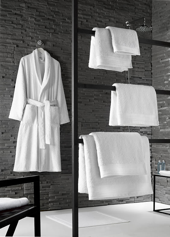 Excellence_multi_white_001