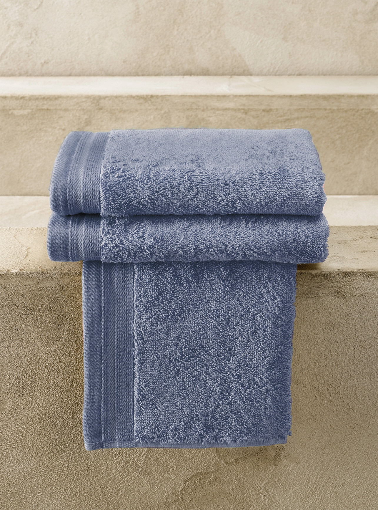 excellence_40x60_stone blue_Lifestyle