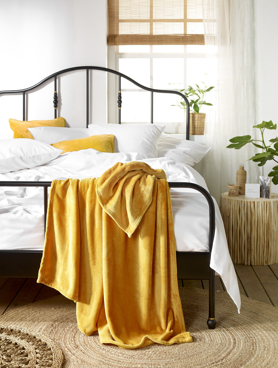 snuggly_goldenyellow