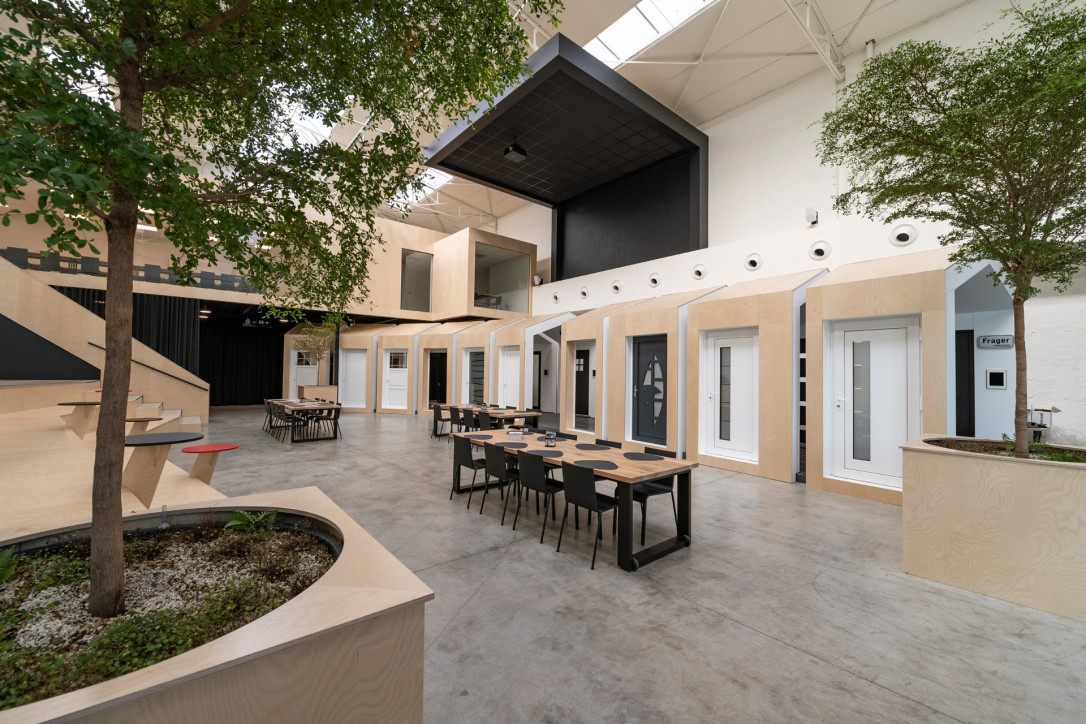 Showroom-001-