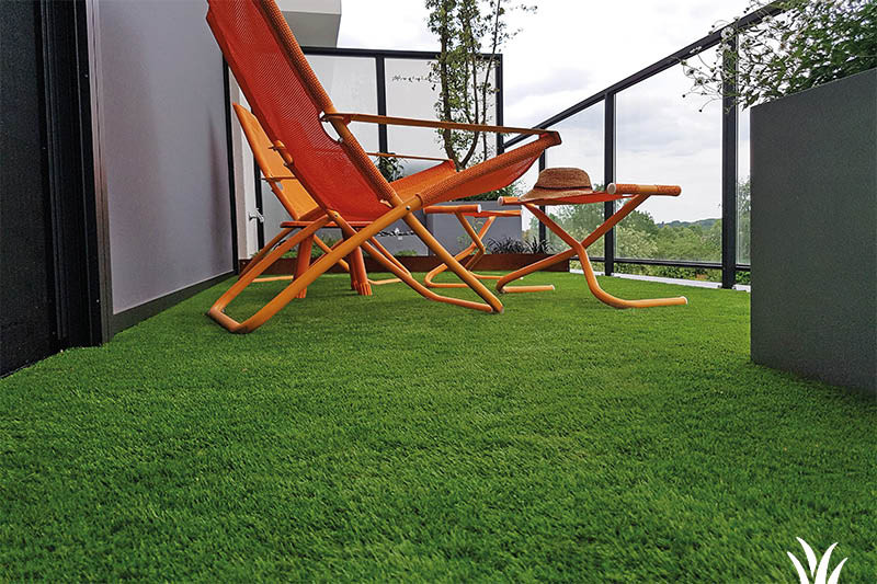 Grasmeester kunstgras - Kunstgras op een terras door middel van een drainbase Grasmeester kunstgras - Kunstgras op een terras door middel van een drainbase