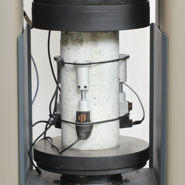 Compressometer-Extensometer for Elastic Modulus Determination0