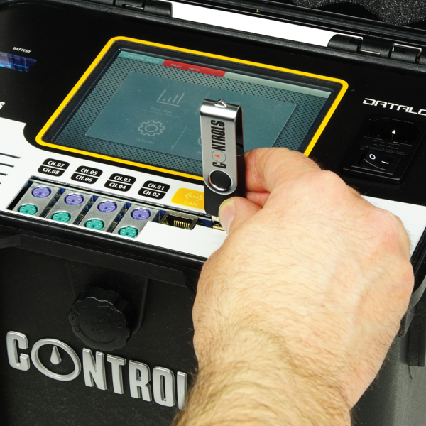 Data Acquisition Unit DATALOG 8 - Battery Operated Version Designed for In-Field Applications2