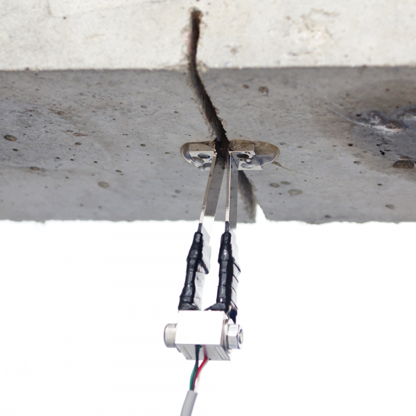 Displacement Transducer for Measurement of Crack Opening1