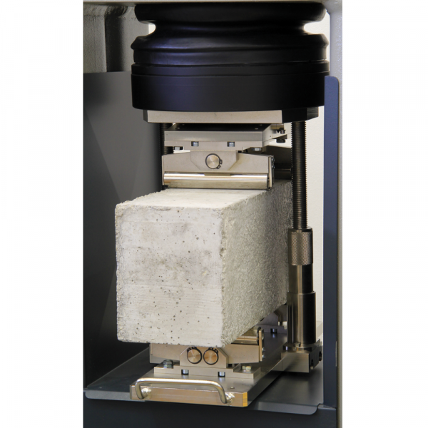 Flexural Test Device for Concrete Beams1
