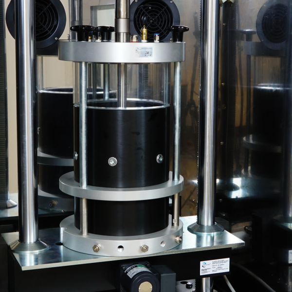 Servo-Hydraulic Universal Testing Machine UTM, 30 kN cap.4