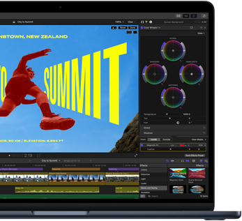 Gedeeltelijk scherm van MacBook Air met een video die wordt bewerkt om de prestaties van de M5‑chip te laten zien