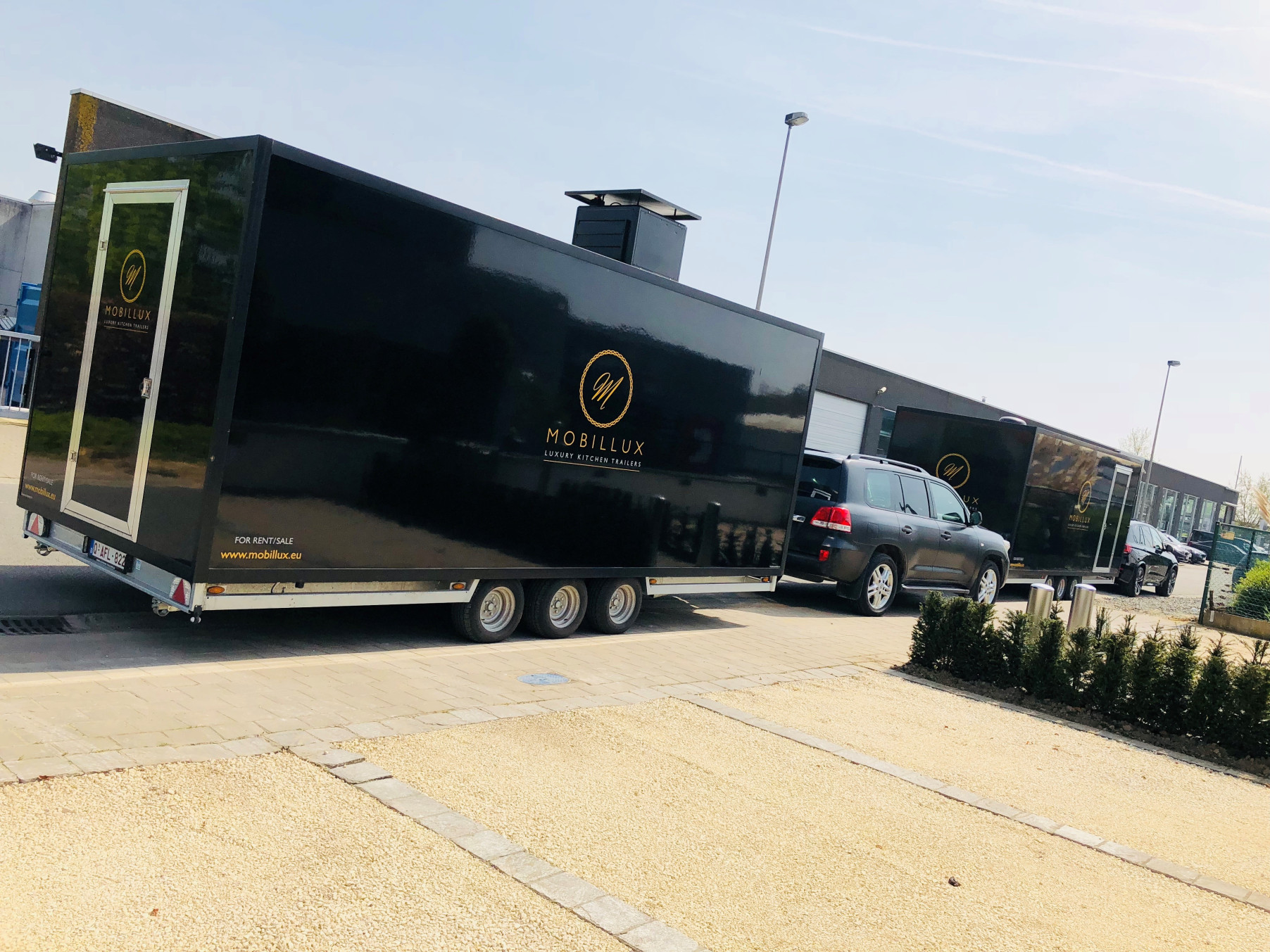 Trailers met auto 2