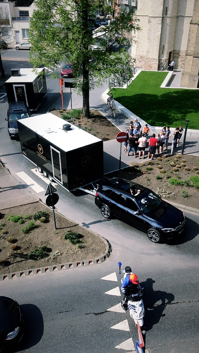 Trailers met auto