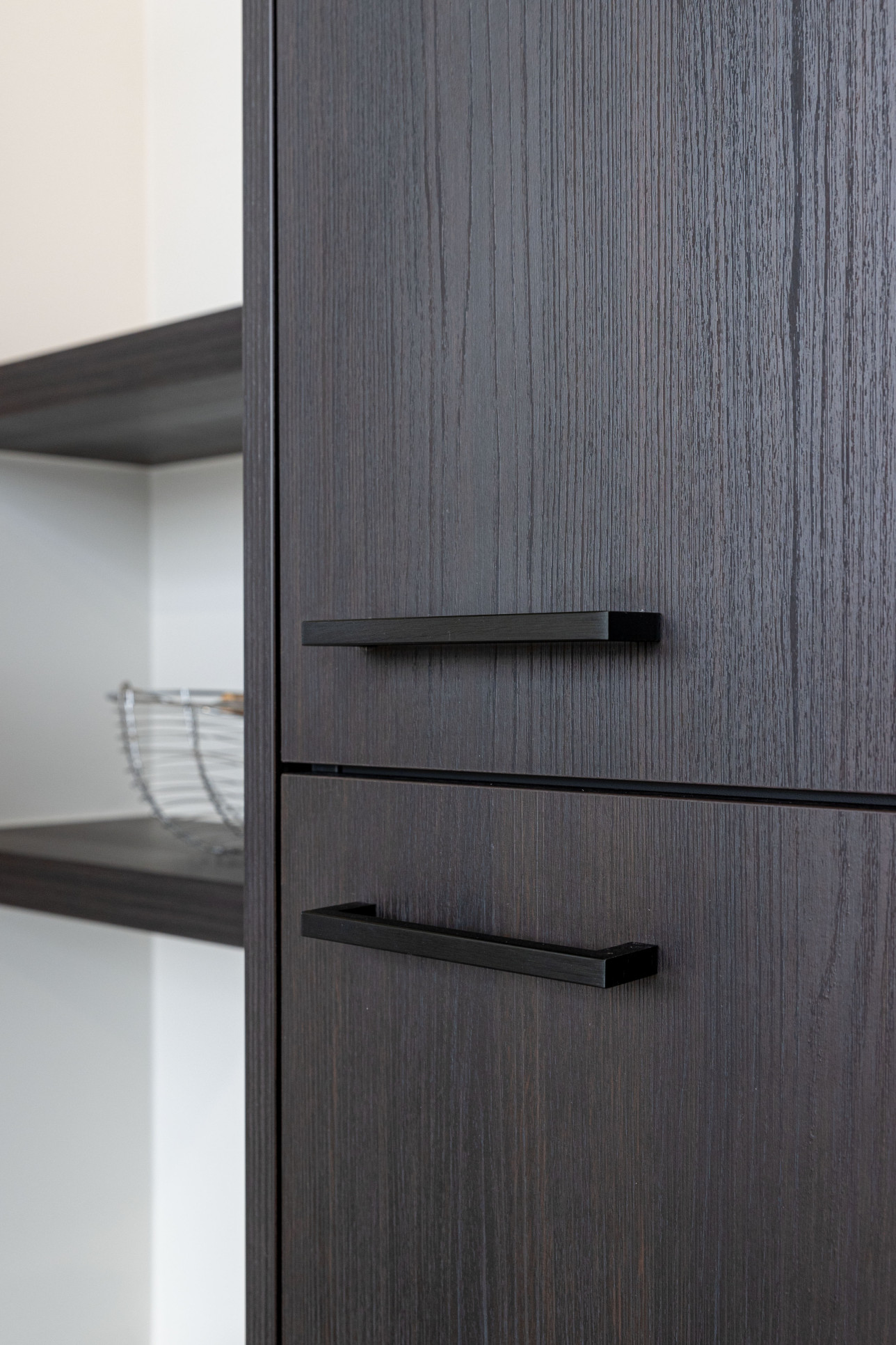 keuken zwarte fronten detail zwarte handgreep
