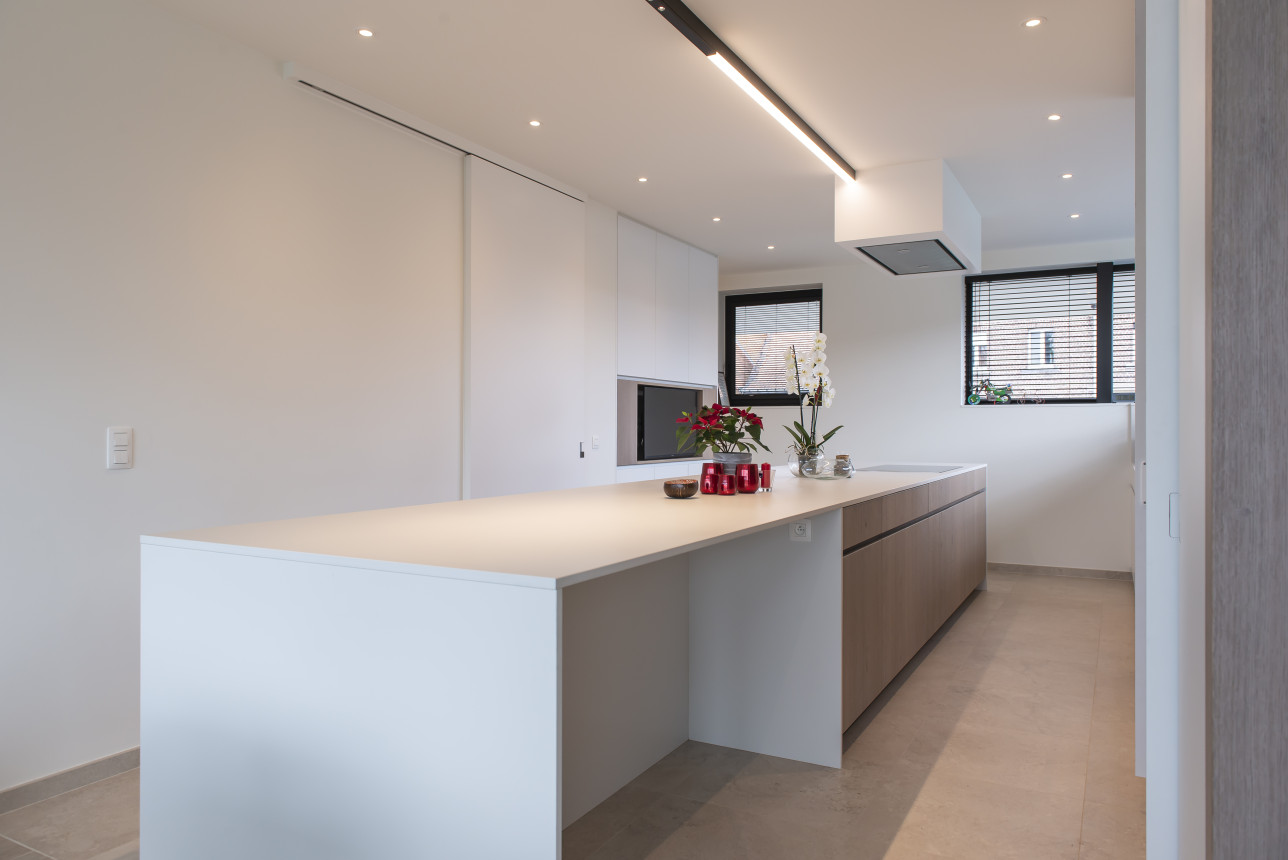 strakke keuken wit front