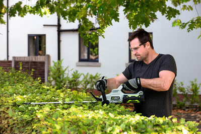 Ego_HedgeTrimmer_Position_C_4