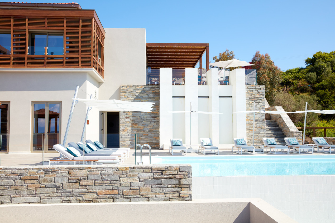Spectra ombrelloni Eagles Villas Grecia ombrelloni perfettamente piana in piscina e terrazza