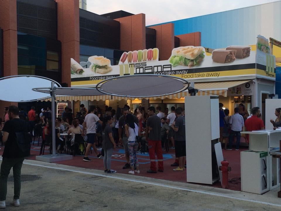 Eclipsum umbrellas at WorldExpo Milan Rond design umbrellas of Umbrosa at the world Fair in Milan, Italy