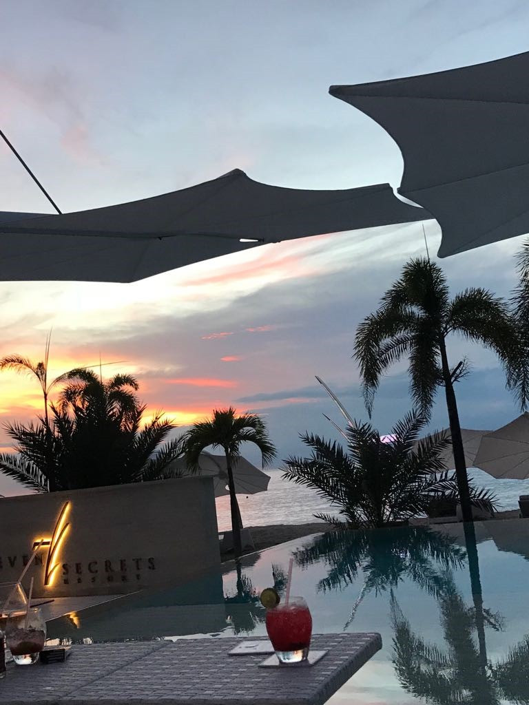 Spectra Parasol bij zonsondergang 7Secret Resort 