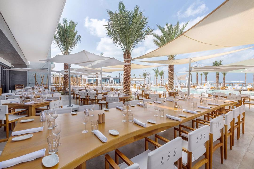 Spectra sonneschirm Restaurant Nikki beach Dubai Spectra Sonnenschirm im Restaurant von Nikki Beach Dubai