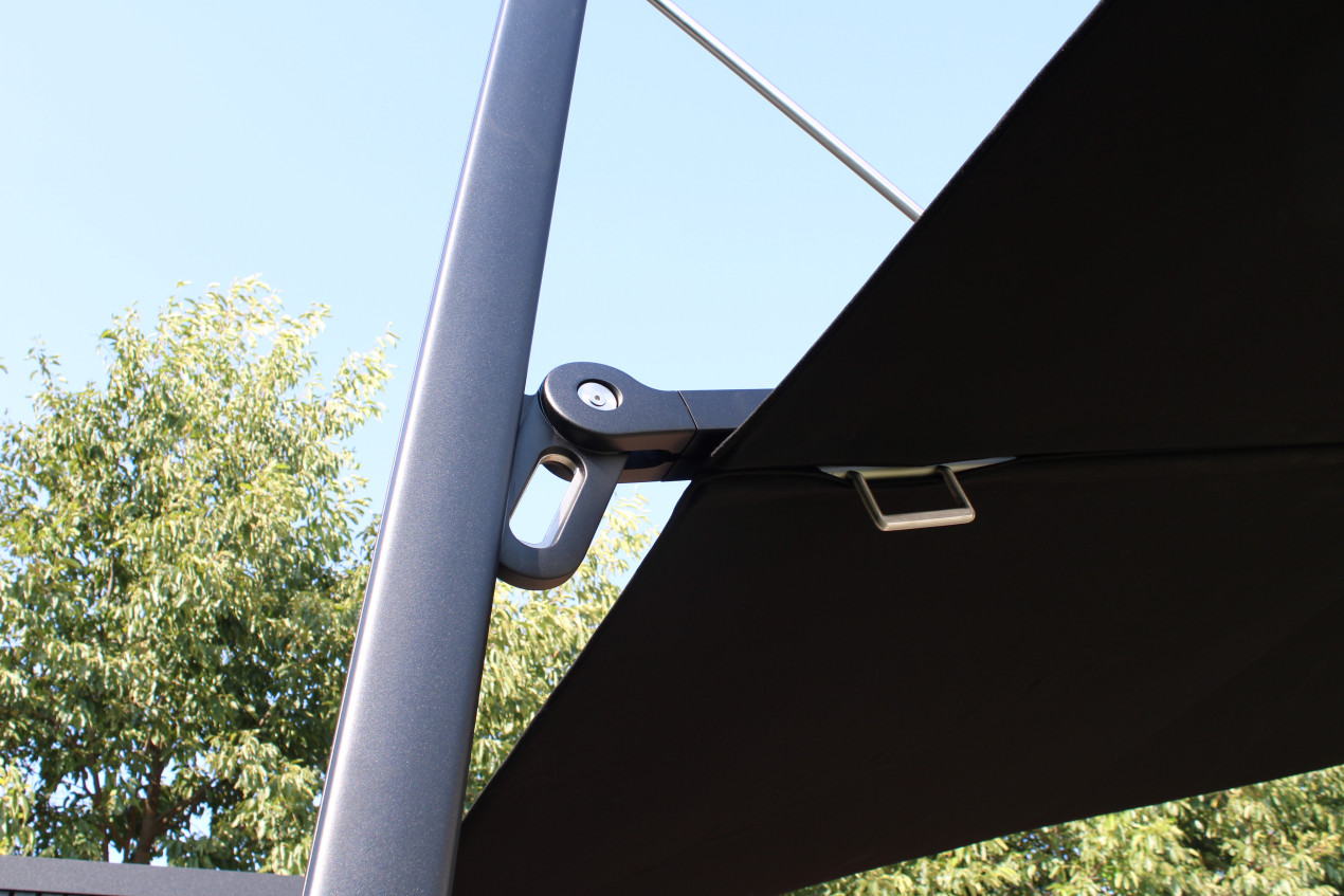 Versa UX Full Black Detail HR4