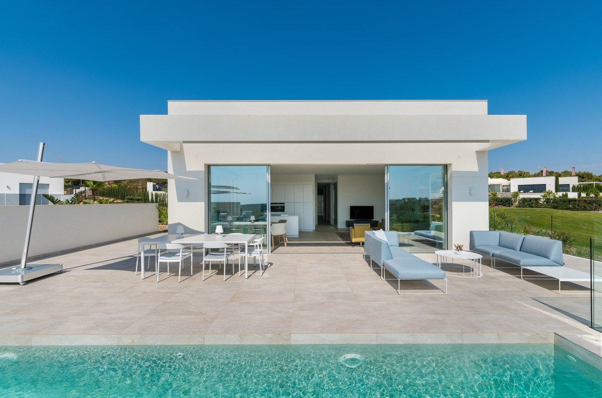 Spectra cantilever umbrella Hip Estates 