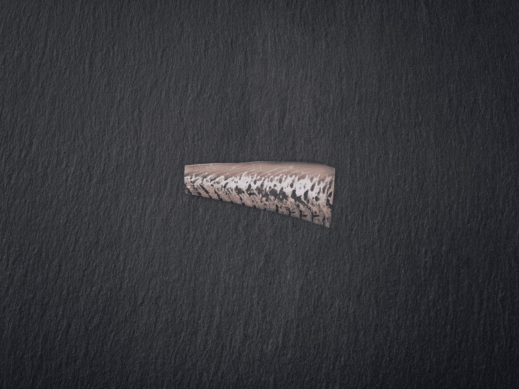 Onze koolvis, gevangen in de kristalheldere wateren van Noorwegen en IJsland, heeft een sappige, witte textuur en een lichtzoete, zilte smaak. In België is deze vis geliefd voor de bereiding van kibbeling. Bovendien is koolvis een uitstekende bron van omega 3-vetzuren, wat het een gezonde keuze maakt.