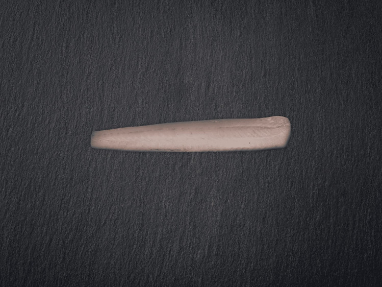 Onze koolvis, gevangen in de kristalheldere wateren van Noorwegen en IJsland, heeft een sappige, witte textuur en een lichtzoete, zilte smaak. In België is deze vis geliefd voor de bereiding van kibbeling. Bovendien is koolvis een uitstekende bron van omega 3-vetzuren, wat het een gezonde keuze maakt.