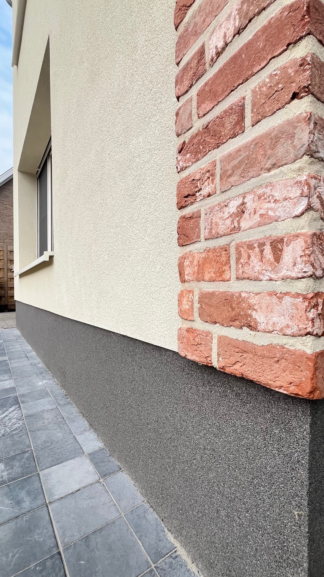 Sierpleister en steenstrippen_renovatie_neopor_04