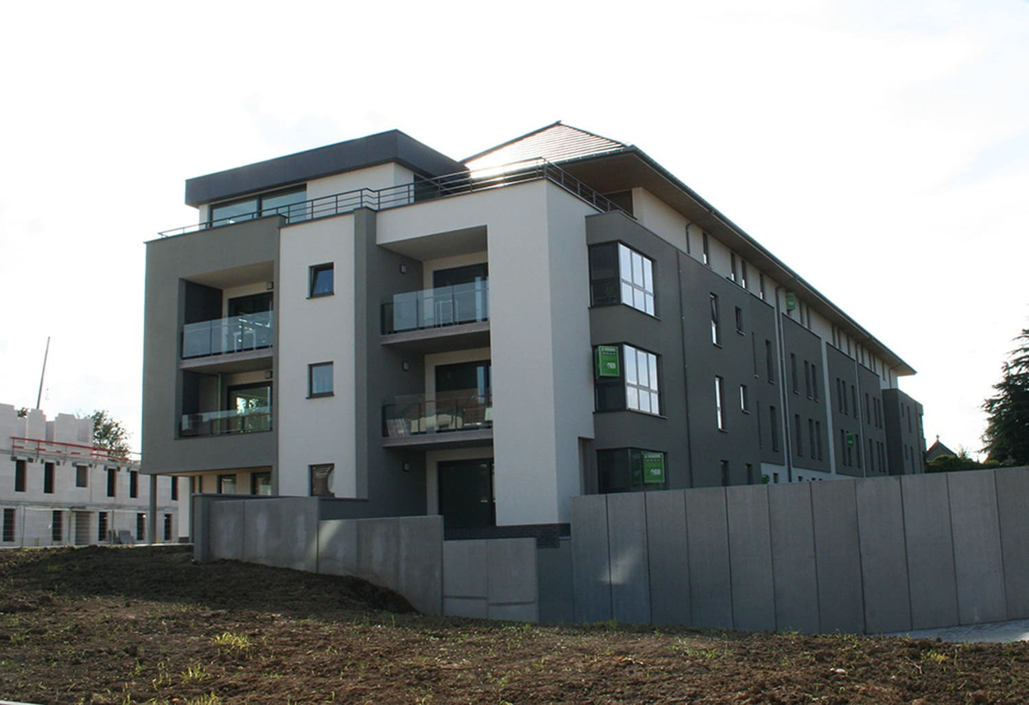 grijze-en-witte-sierpleister-appartementen