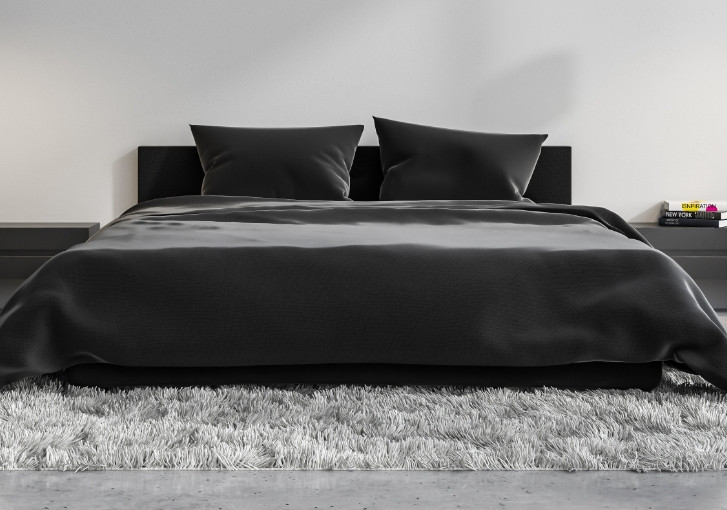 Foto van een Zwart opgemaakt bed